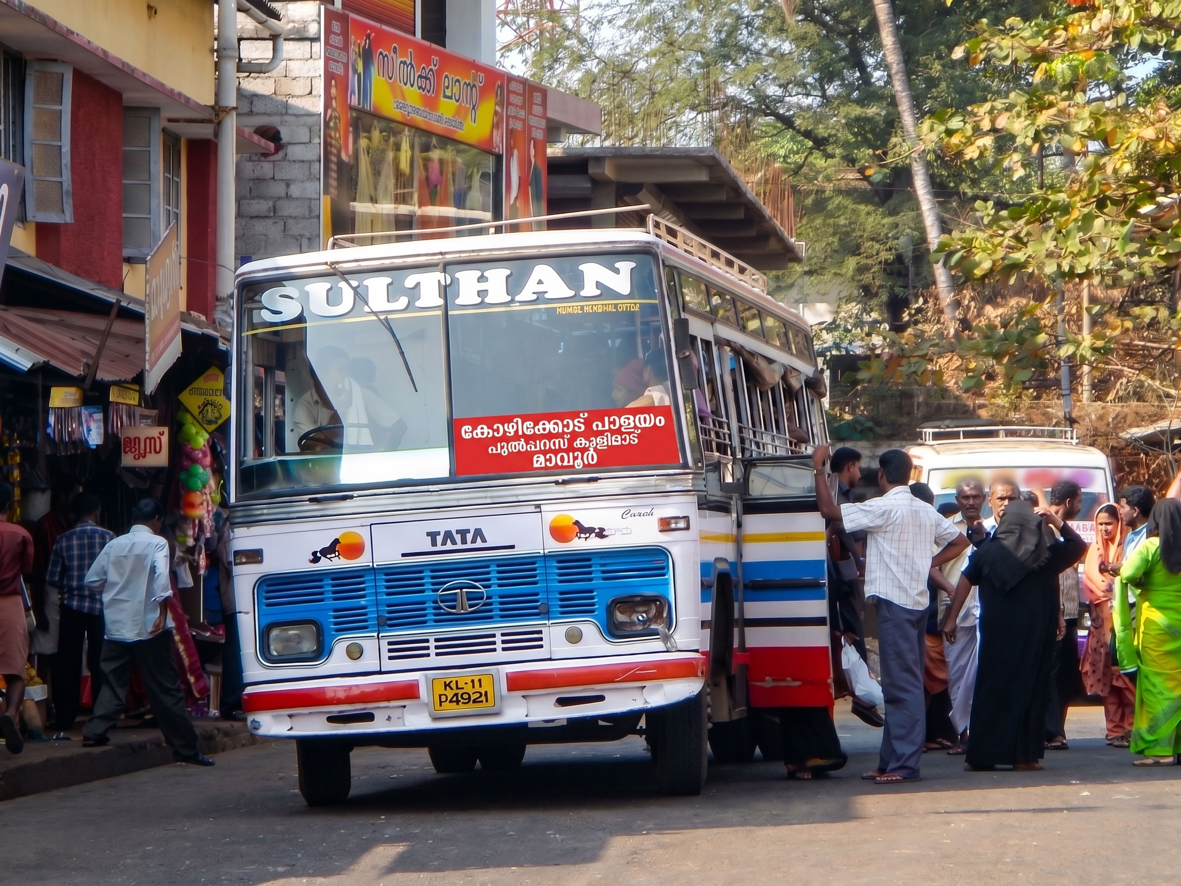 Sulthan Bus